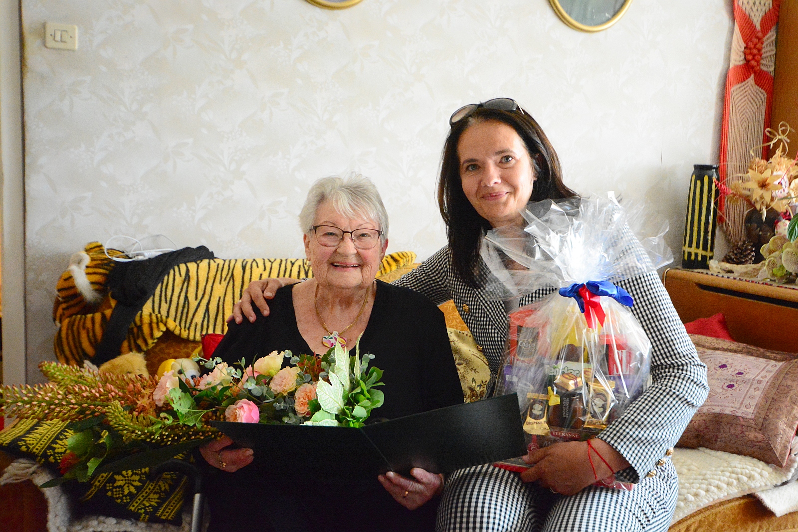 A csupa mosoly tanító néni titka - a 90 éves Erdei Józsefnét köszöntötték